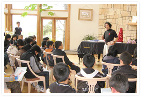 大里研究所で行うエイズ予防講演
