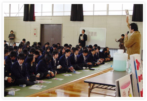 教育現場で行うエイズ予防講演